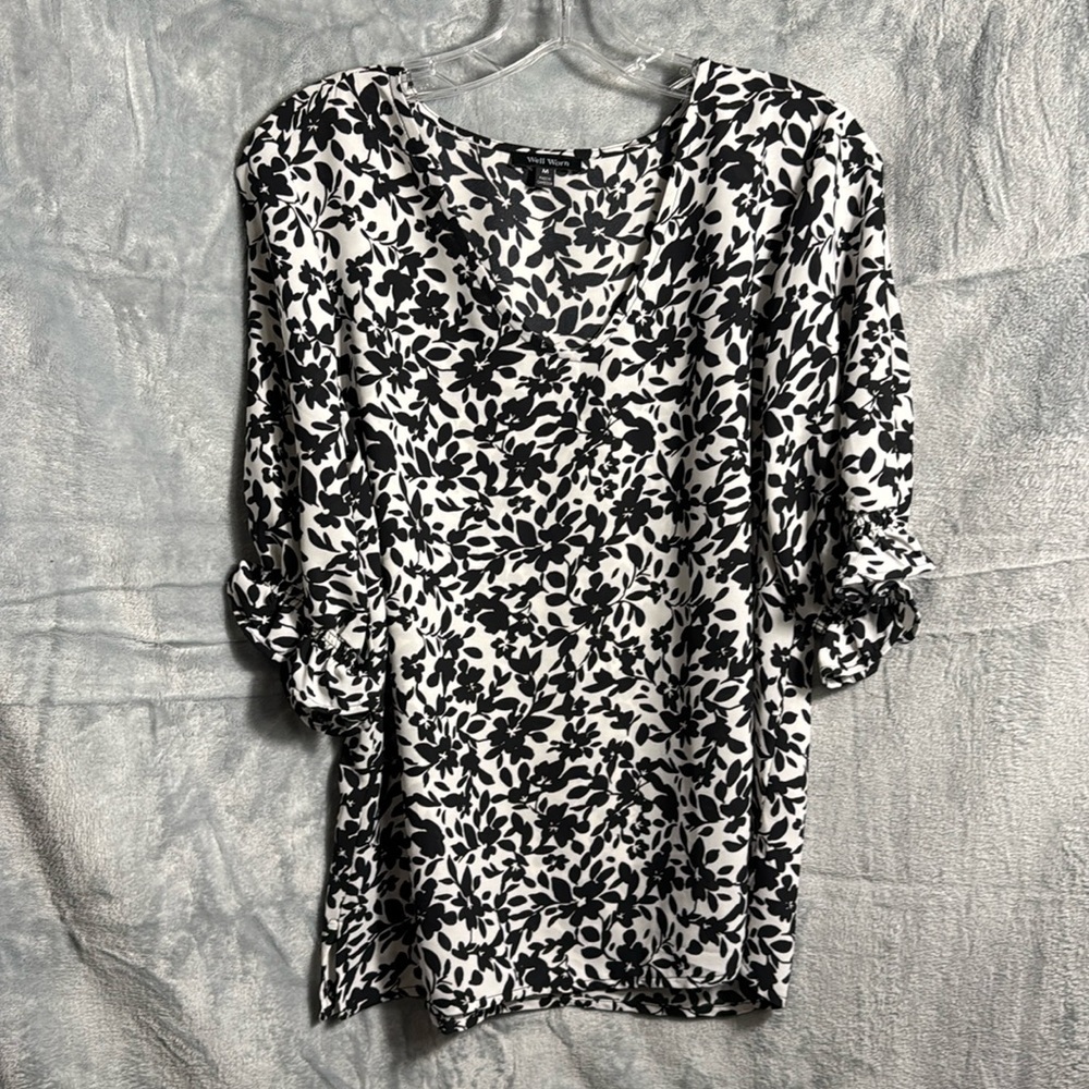 Well worn blouse women’s medium black and white print lightweight